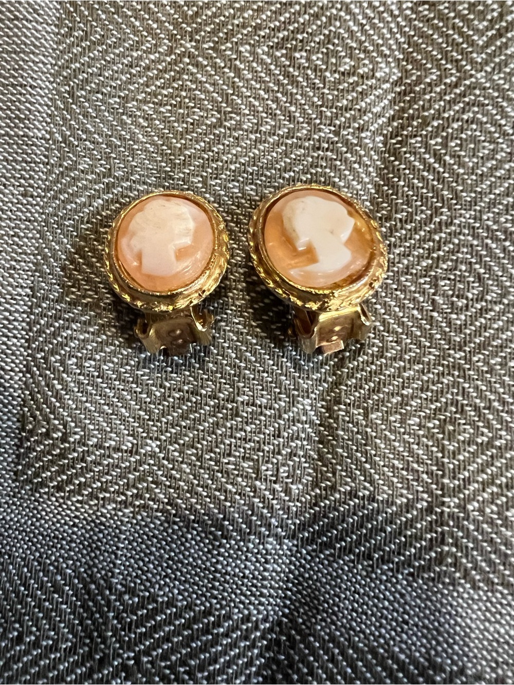 cameo Gold-Tone Pink and White Cameo Clip-On Earrings - Picture 2 of 4